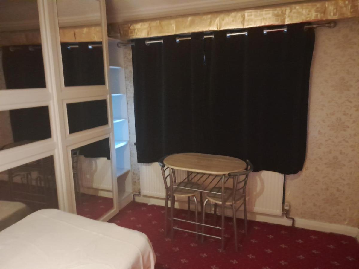 Lovely 1-Bed Studio In London Leilighet Eksteriør bilde